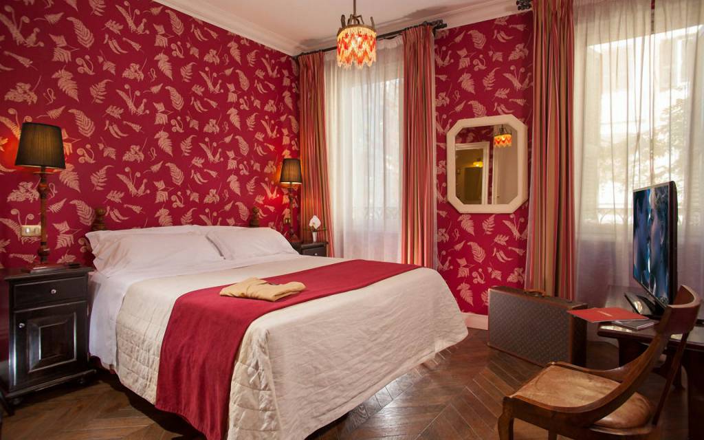 boutique-hotel-anahi-rome-red-double-room-01