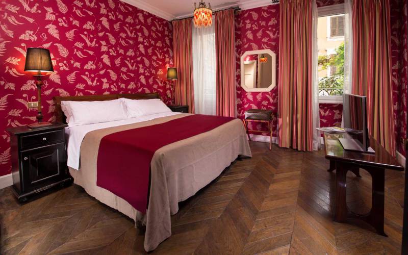 hotel-anahi-rome-red-double-room-01